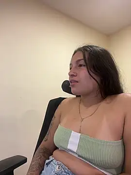 Alyha Cortes online show from 04-02-26, 01:51