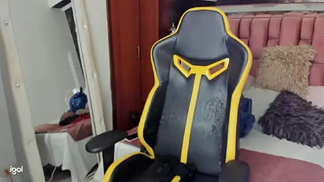 Snapshot of sara_slut21 chatting on 02-15-25, 04:36 sara slut21 online show from 02-15-25, 04:36