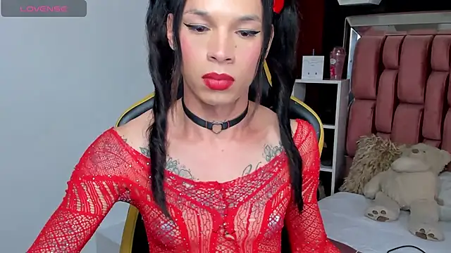 Snapshot of sara_slut21 chatting on 03-06-25, 10:36 sara slut21 online show from 03-06-25, 10:36