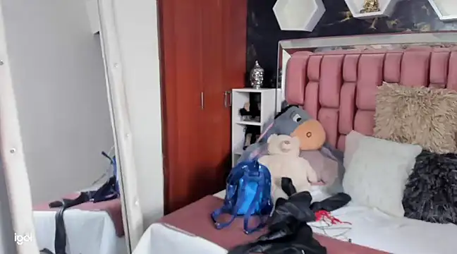 Snapshot of sara_slut21 chatting on 02-12-25, 09:11 sara slut21 online show from 02-12-25, 09:11