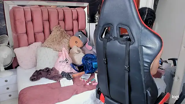 Snapshot of sara_slut21 chatting on 02-07-25, 08:31 sara slut21 online show from 02-07-25, 08:31