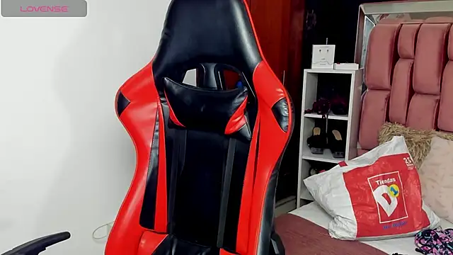 Snapshot of sara_slut21 chatting on 03-11-25, 11:04 sara slut21 online show from 03-11-25, 11:04