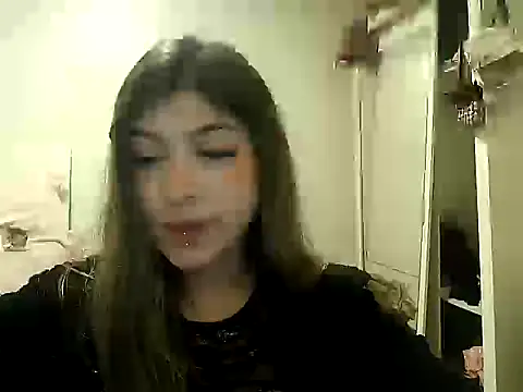 Snapshot of Becca_B chatting on 05-24-26, 05:40 Becca B online show from 05-24-26, 05:40