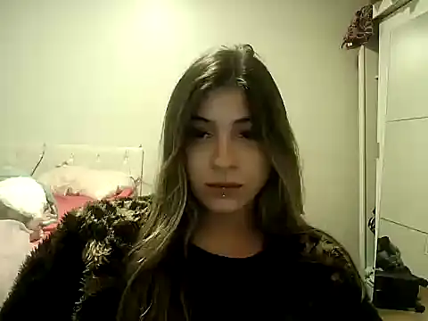 Snapshot of Becca_B chatting on 05-21-26, 10:18 Becca B online show from 05-21-26, 10:18