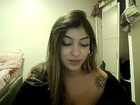 Snapshot of Becca_B chatting on 05-24-26, 08:42 Becca B online show from 05-24-26, 08:42