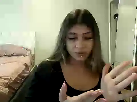Snapshot of Becca_B chatting on 05-05-26, 04:10 Becca B online show from 05-05-26, 04:10