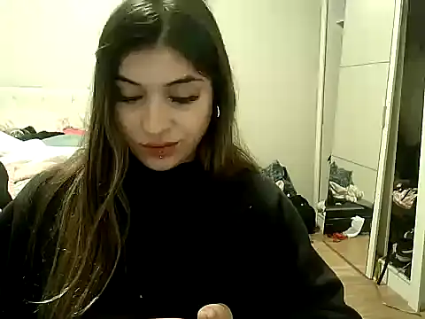 Snapshot of Becca_B chatting on 05-20-26, 09:23 Becca B online show from 05-20-26, 09:23