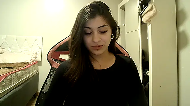 Snapshot of Becca_B chatting on 10-24-25, 02:21 Becca B online show from 10-24-25, 02:21