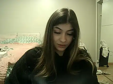 Snapshot of Becca_B chatting on 05-17-26, 08:53 Becca B online show from 05-17-26, 08:53