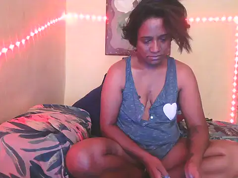 Snapshot of ZARIA-VIXEN chatting on 03-17-26, 05:32 ZARIA-VIXEN online show from 03-17-26, 05:32