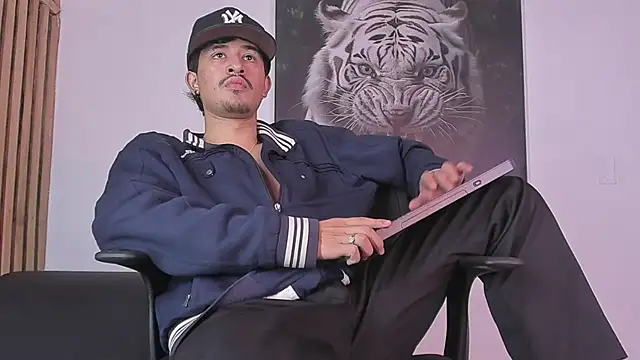 DimitriDeluxe online show from 10-06-25, 08:09