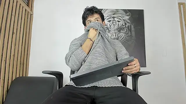 DimitriDeluxe online show from 10-16-25, 07:44