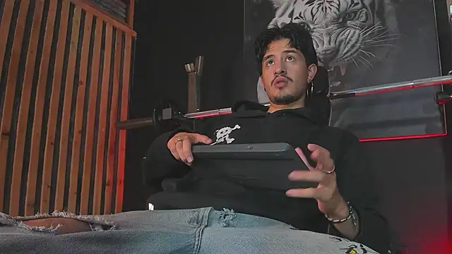 DimitriDeluxe online show from 11-18-25, 08:23