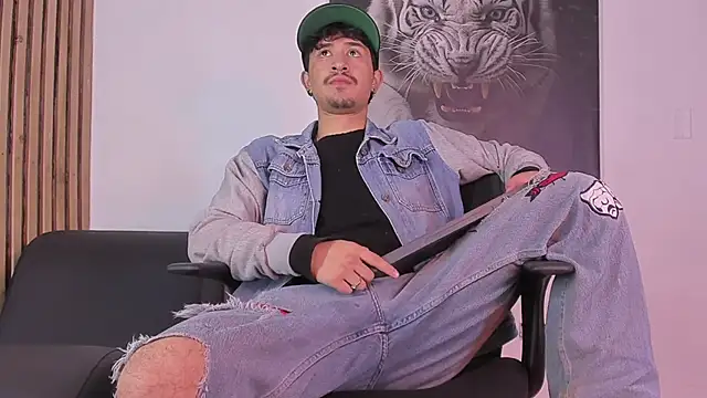 DimitriDeluxe online show from 10-04-25, 07:37