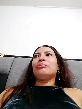 Adarha Ramirez online show from 12-18-25, 01:44