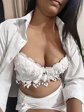 Snapshot of Shalu_G chatting on 06-27-26, 05:35 Shalu G online show from 06-27-26, 05:35