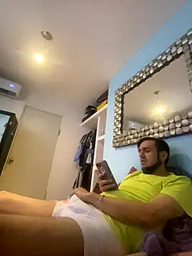 Snapshot of Alexitho25 chatting on 10-18-25, 11:01 Alexitho25 online show from 10-18-25, 11:01