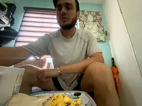Snapshot of Alexitho25 chatting on 09-20-25, 06:46 Alexitho25 online show from 09-20-25, 06:46
