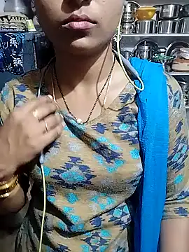 Snapshot of Varsha21 chatting on 09-16-25, 12:33 Varsha21 online show from 09-16-25, 12:33