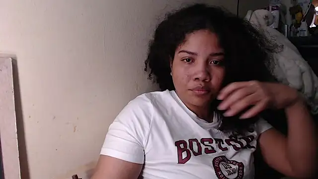 Snapshot of madelene chatting on 03-21-25, 04:39 madelene online show from 03-21-25, 04:39