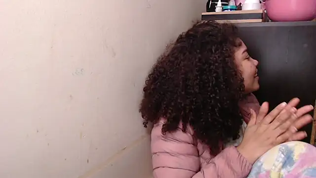 Snapshot of madelene chatting on 09-24-25, 02:51 madelene online show from 09-24-25, 02:51