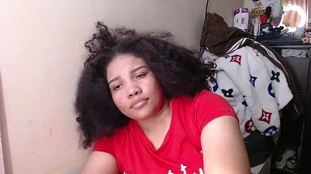 Snapshot of madelene chatting on 03-22-25, 04:03 madelene online show from 03-22-25, 04:03