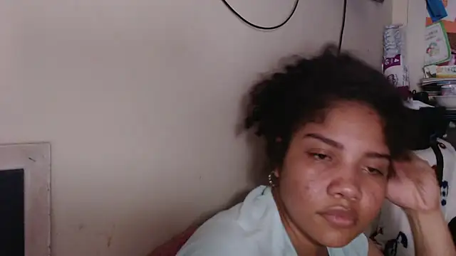 Snapshot of madelene chatting on 03-17-25, 04:19 madelene online show from 03-17-25, 04:19