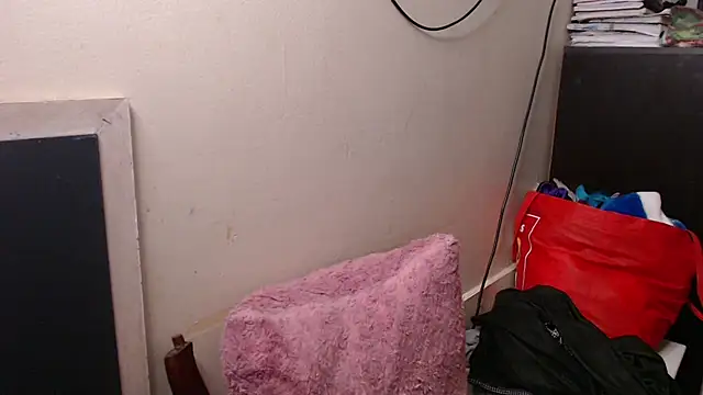 Snapshot of madelene chatting on 02-21-25, 01:44 madelene online show from 02-21-25, 01:44