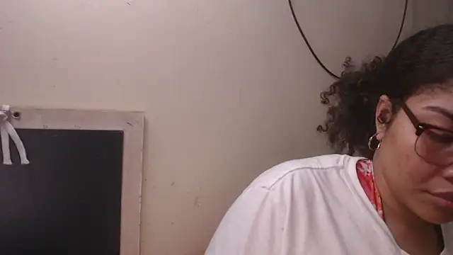 Snapshot of madelene chatting on 01-31-25, 11:13 madelene online show from 01-31-25, 11:13