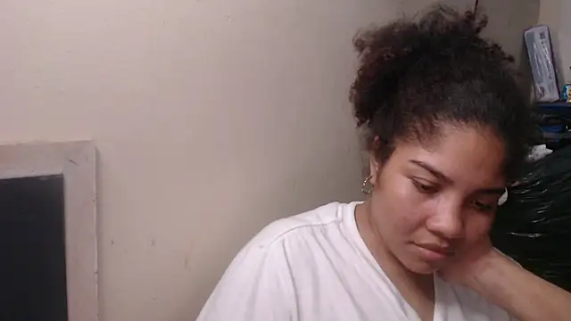 Snapshot of madelene chatting on 03-06-25, 04:30 madelene online show from 03-06-25, 04:30