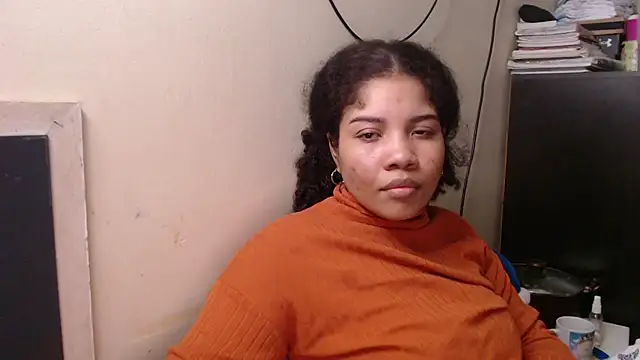 Snapshot of madelene chatting on 12-22-24, 02:39 madelene online show from 12-22-24, 02:39