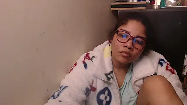 Snapshot of madelene chatting on 09-28-25, 02:29 madelene online show from 09-28-25, 02:29