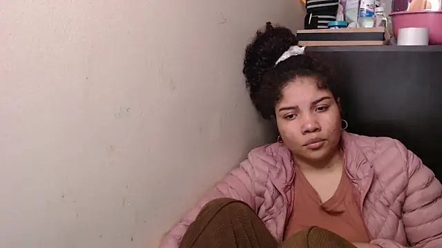Snapshot of madelene chatting on 09-23-25, 03:24 madelene online show from 09-23-25, 03:24