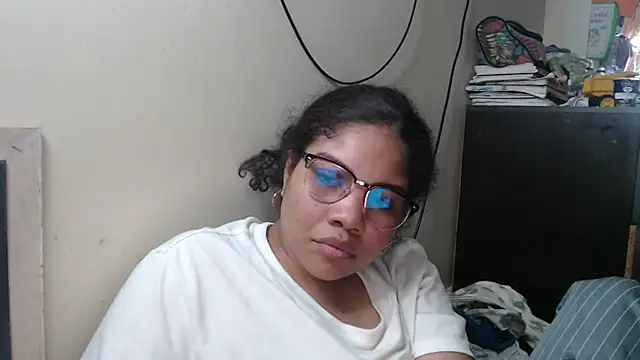 Snapshot of madelene chatting on 02-12-25, 01:41 madelene online show from 02-12-25, 01:41