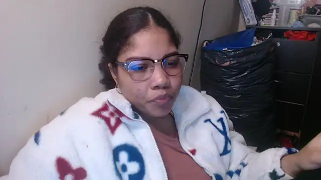 Snapshot of madelene chatting on 03-06-25, 10:04 madelene online show from 03-06-25, 10:04