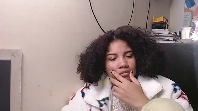 Snapshot of madelene chatting on 02-16-25, 01:03 madelene online show from 02-16-25, 01:03