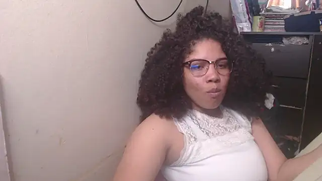 Snapshot of madelene chatting on 02-24-25, 01:35 madelene online show from 02-24-25, 01:35