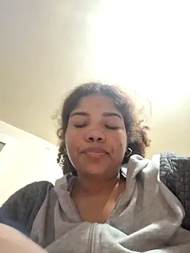 Snapshot of madelene chatting on 02-19-25, 02:33 madelene online show from 02-19-25, 02:33