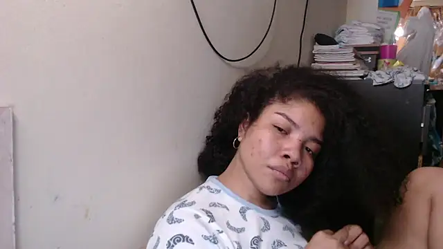 Snapshot of madelene chatting on 12-22-24, 01:55 madelene online show from 12-22-24, 01:55
