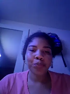 Snapshot of madelene chatting on 02-18-25, 04:37 madelene online show from 02-18-25, 04:37