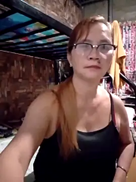 Snapshot of SexyHottMom chatting on 06-04-26, 09:41 SexyHottMom online show from 06-04-26, 09:41