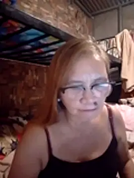 Snapshot of SexyHottMom chatting on 06-27-26, 12:22 SexyHottMom online show from 06-27-26, 12:22