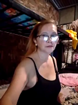 Snapshot of SexyHottMom chatting on 06-20-26, 08:19 SexyHottMom online show from 06-20-26, 08:19