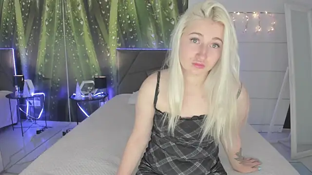 HollyTailors online show from 02-13-26, 06:35