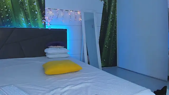 HollyTailors online show from 11-14-25, 07:12