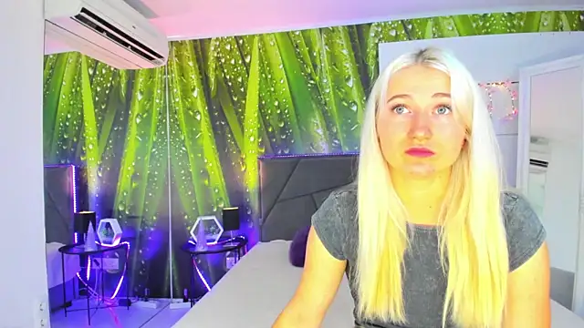 HollyTailors online show from 09-13-25, 05:18