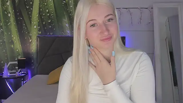 HollyTailors online show from 03-19-26, 06:35