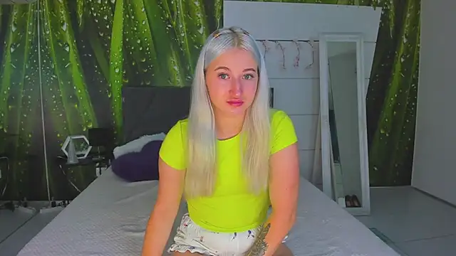 HollyTailors online show from 10-21-25, 05:29