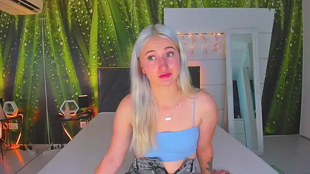 HollyTailors online show from 09-24-25, 05:25