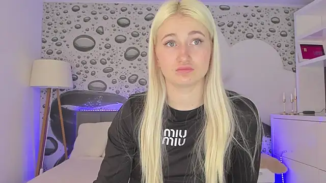 HollyTailors online show from 03-28-26, 01:23